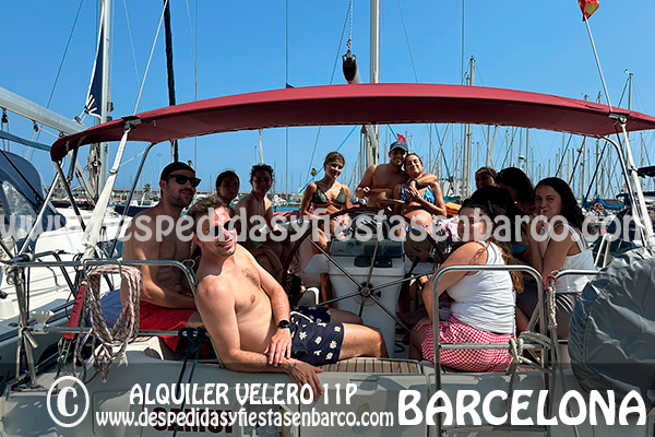 Alquiler velero en Barcelona privado para grupo de celebración, grupo de cumpleaños, para amigos, para despedidas de soltero, despedidas de soltera